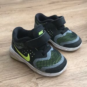 Size 4 baby toddler Nike Sneakers
